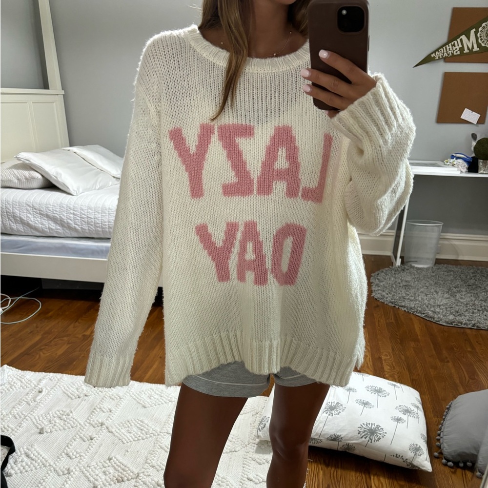 Lazy day sweater - pink letters